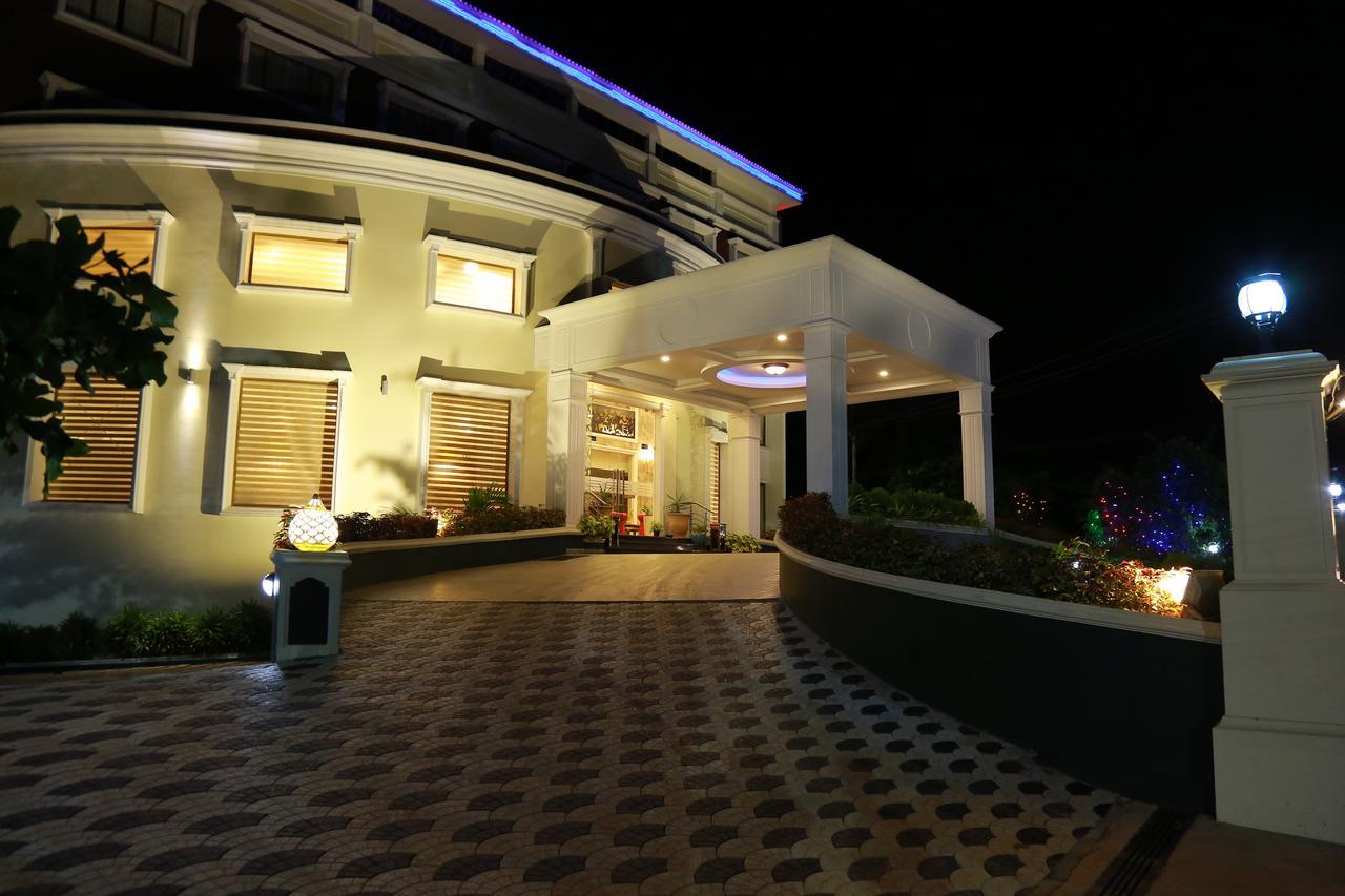 Hotel Bonanza Alappuzha Esterno foto