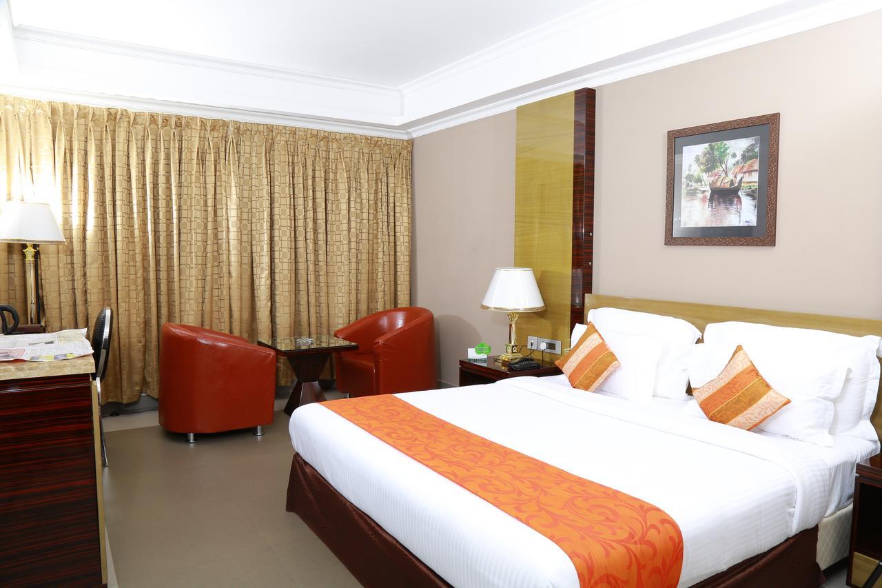 Hotel Bonanza Alappuzha Esterno foto