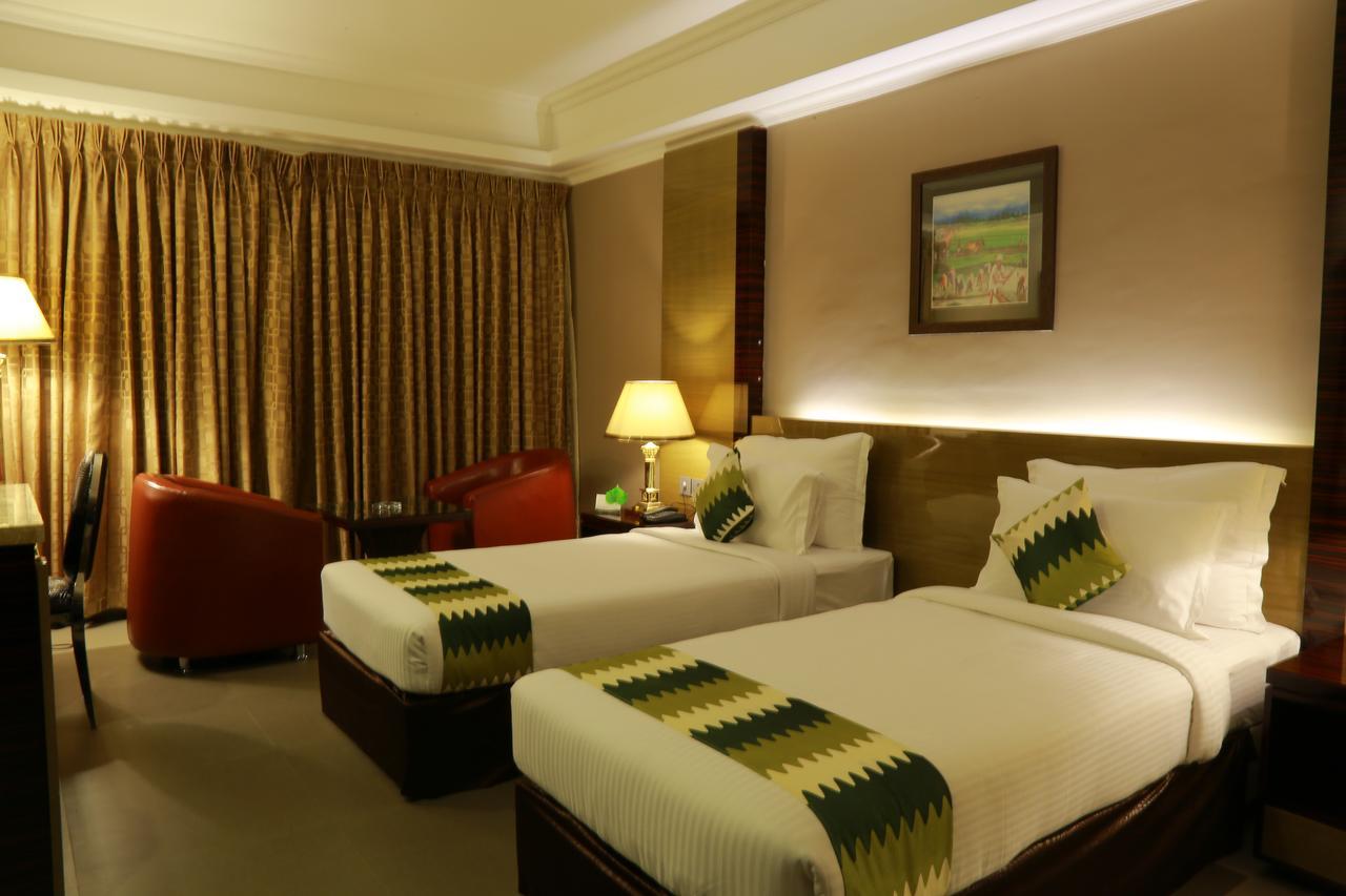 Hotel Bonanza Alappuzha Esterno foto